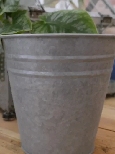 Cache pot en zinc patiné 14 cm